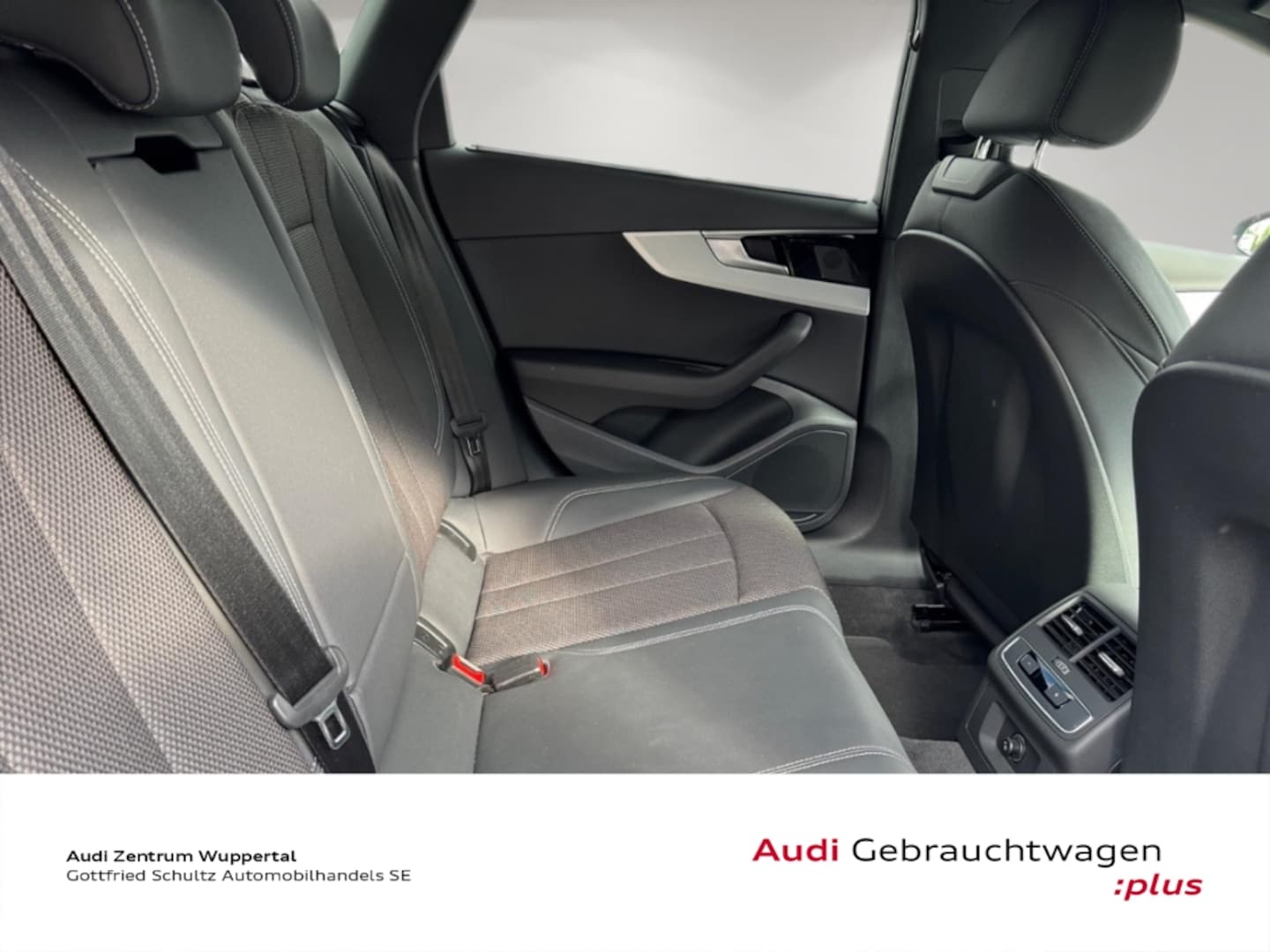 Bild über Audi A4 Avant S line 40 TFSI quattro S tronic - für weitere Informationen kontaktieren Sie den Audi Partner
