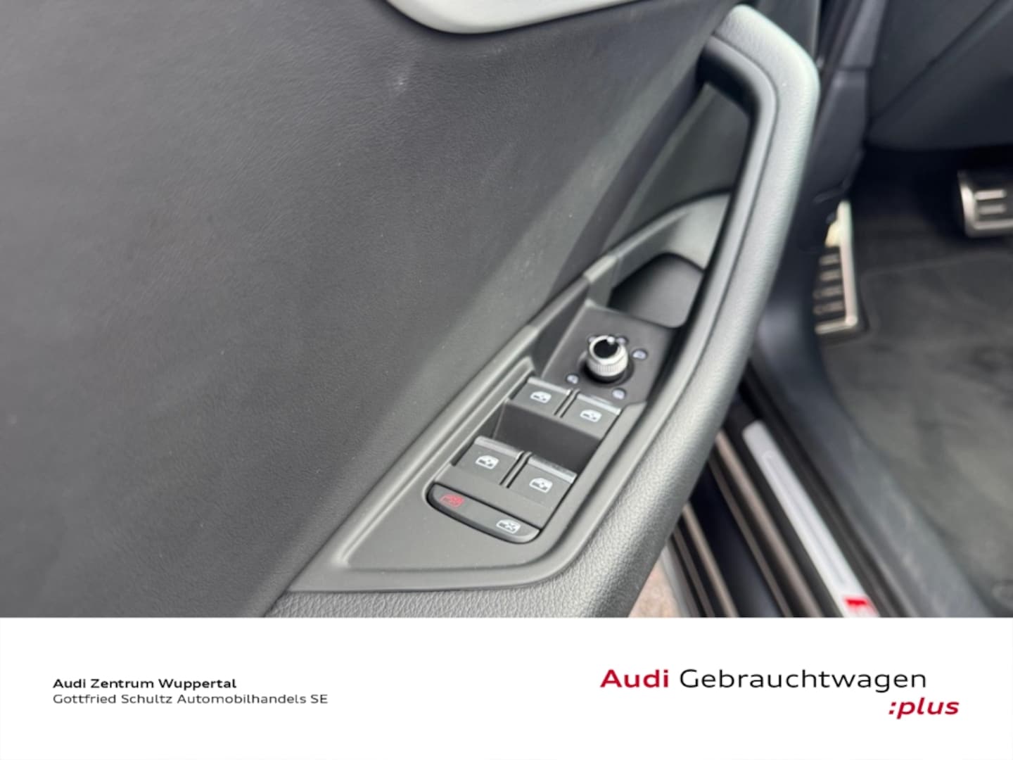 Bild über Audi A4 Avant S line 40 TFSI quattro S tronic - für weitere Informationen kontaktieren Sie den Audi Partner