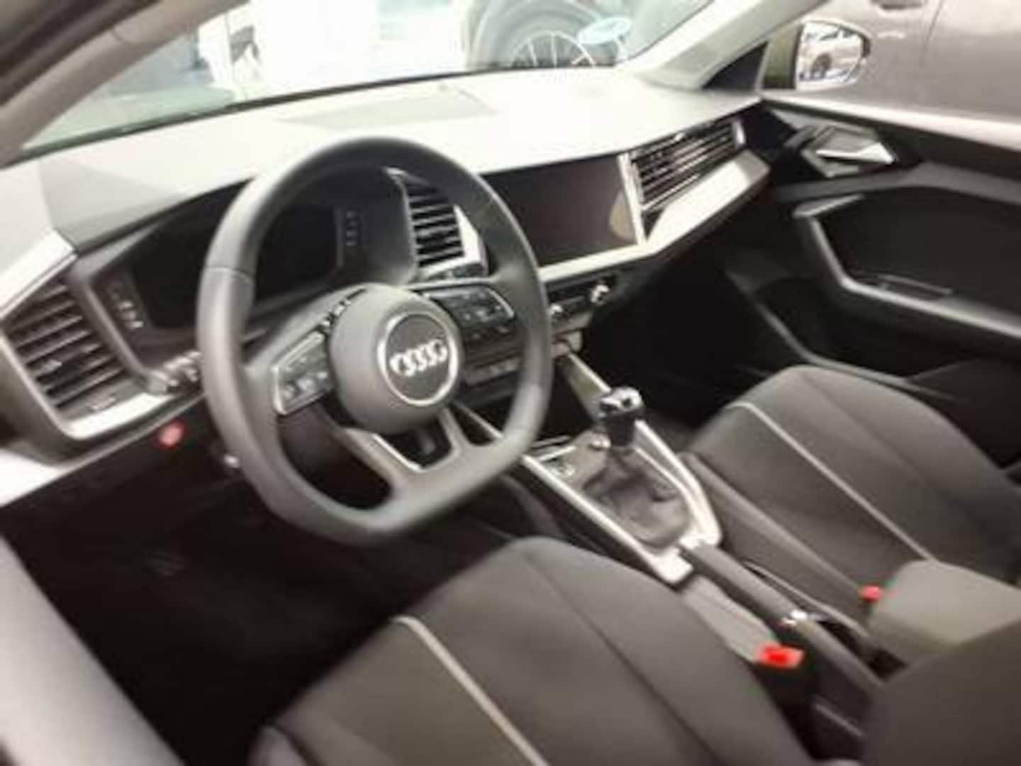 Bild über Audi A1 Sportback S line 30 TFSI Schaltgetriebe - für weitere Informationen kontaktieren Sie den Audi Partner