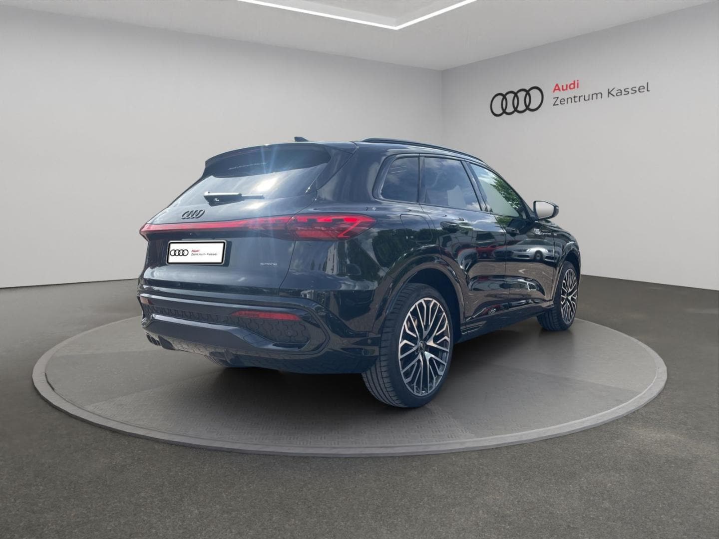 Bild über Audi Q5 SUV TDI quattro 150 kW S tronic - für weitere Informationen kontaktieren Sie den Audi Partner