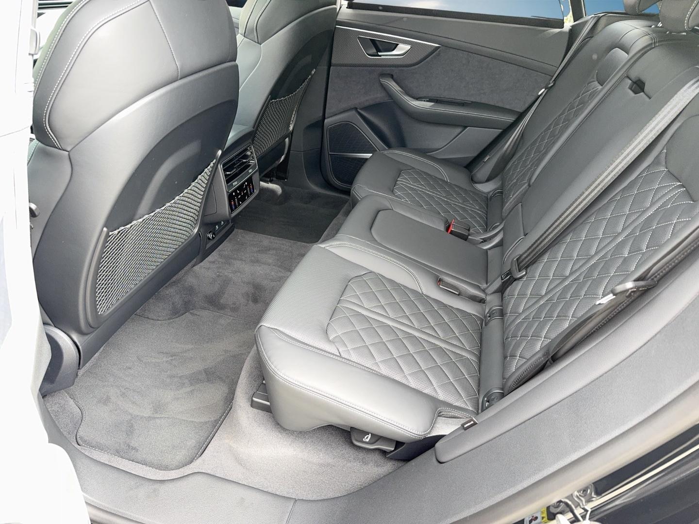 Bild über Audi SQ8 SUV TFSI quattro 373 kW tiptronic - für weitere Informationen kontaktieren Sie den Audi Partner