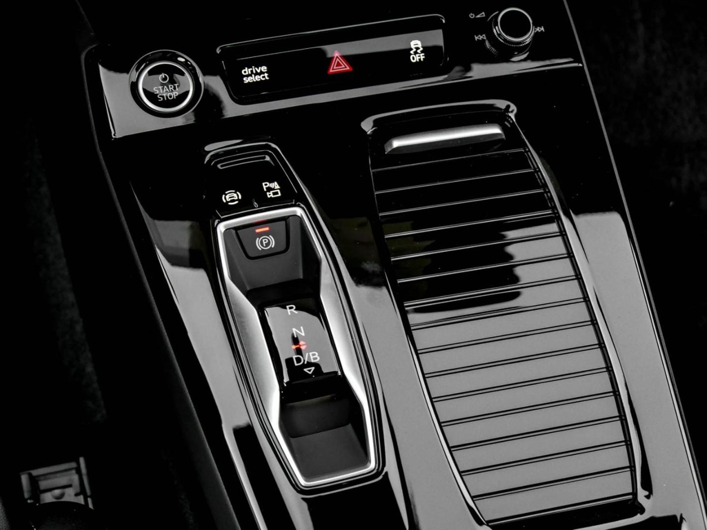 Image about Audi Q6 SUV e-tron e-tron performance