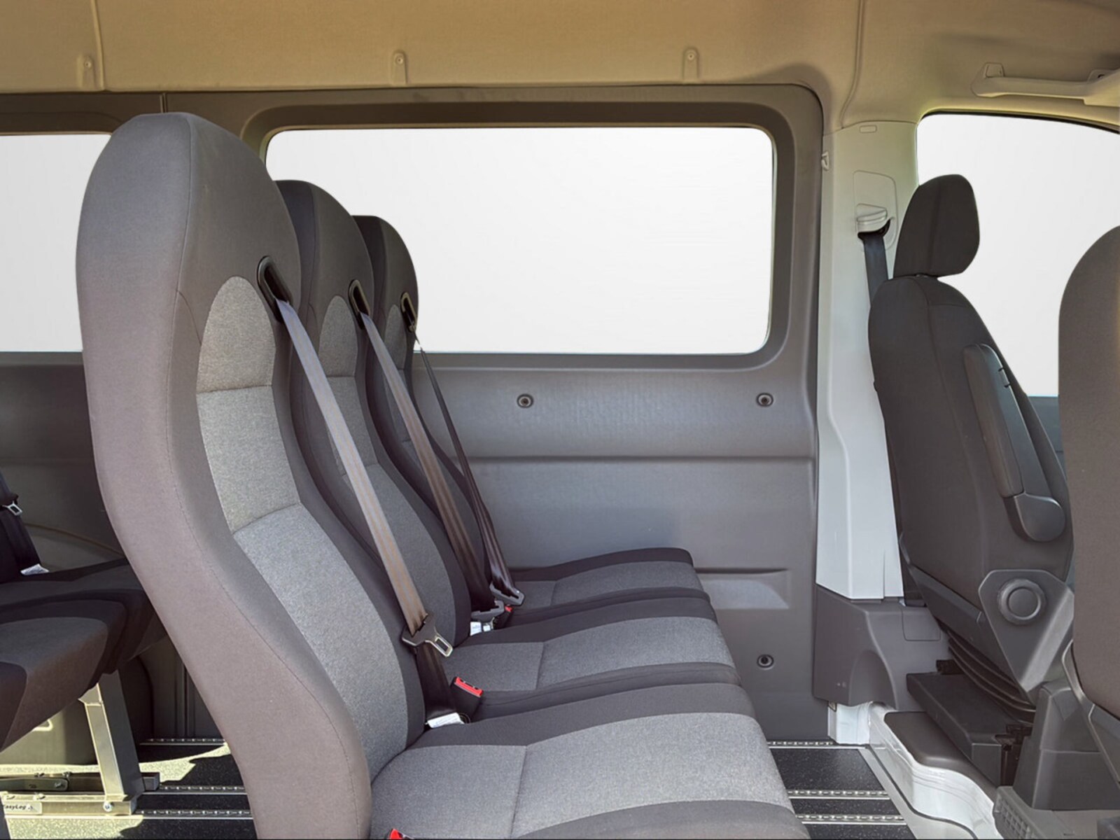 Volkswagen Crafter Kasten mittlerer Radstand – Bild 12