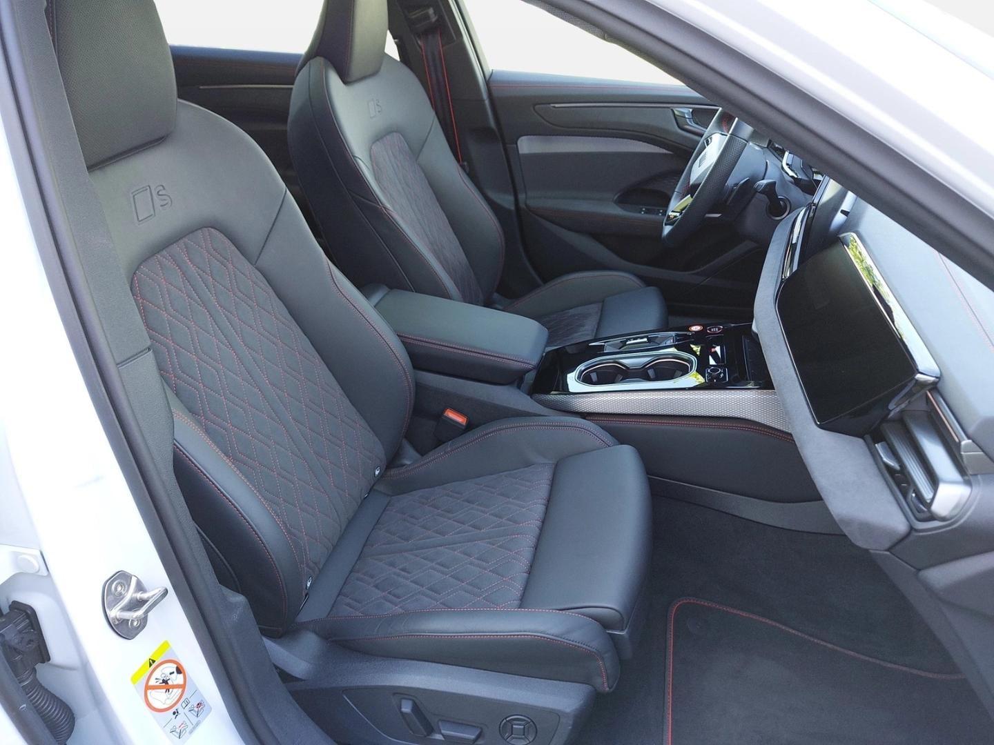 Bild über Audi A6 Avant edition one TDI quattro 150 kW S tronic - für weitere Informationen kontaktieren Sie den Audi Partner