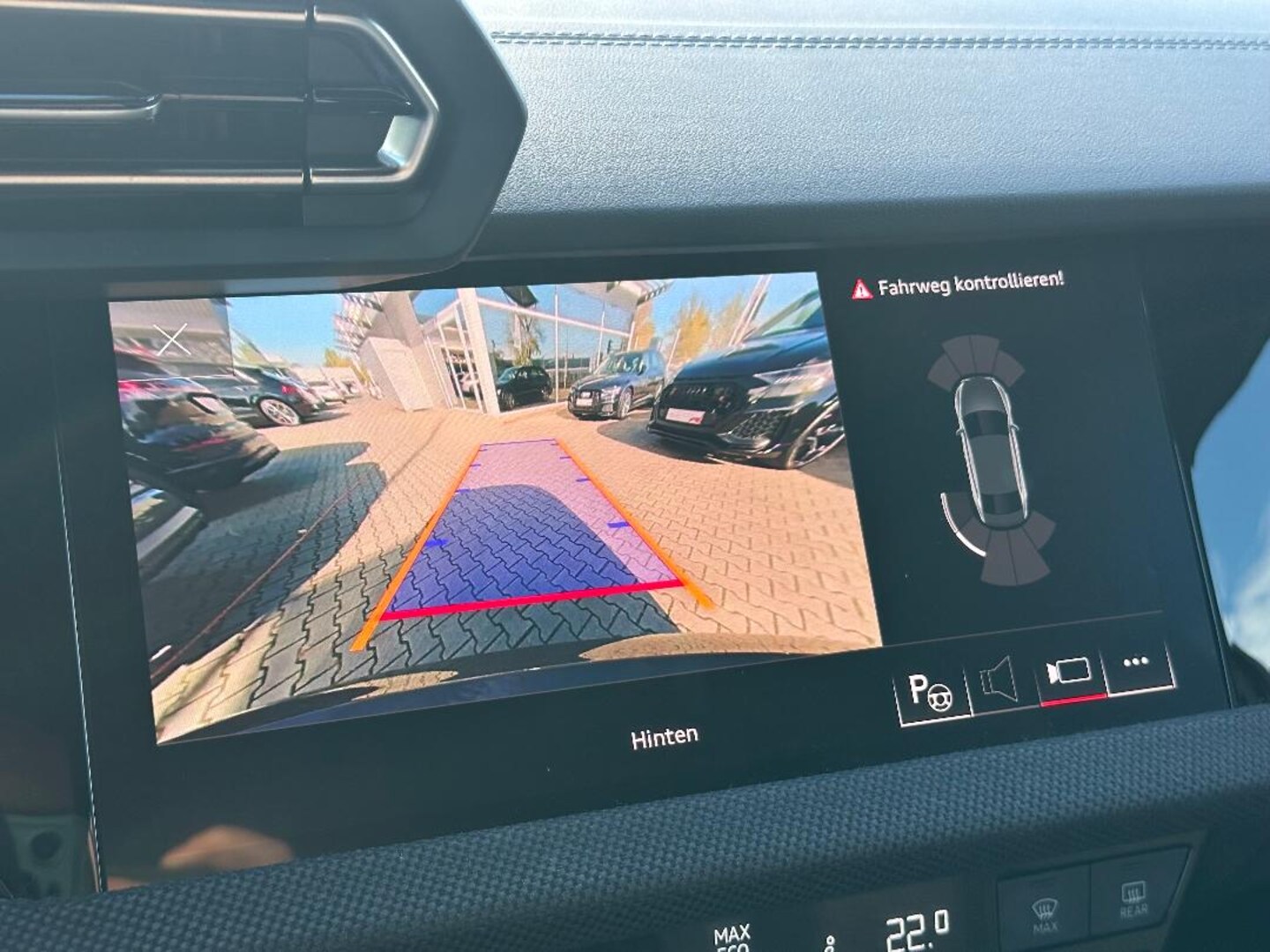 Bild über Audi S3 Limousine TFSI quattro S tronic - für weitere Informationen kontaktieren Sie den Audi Partner