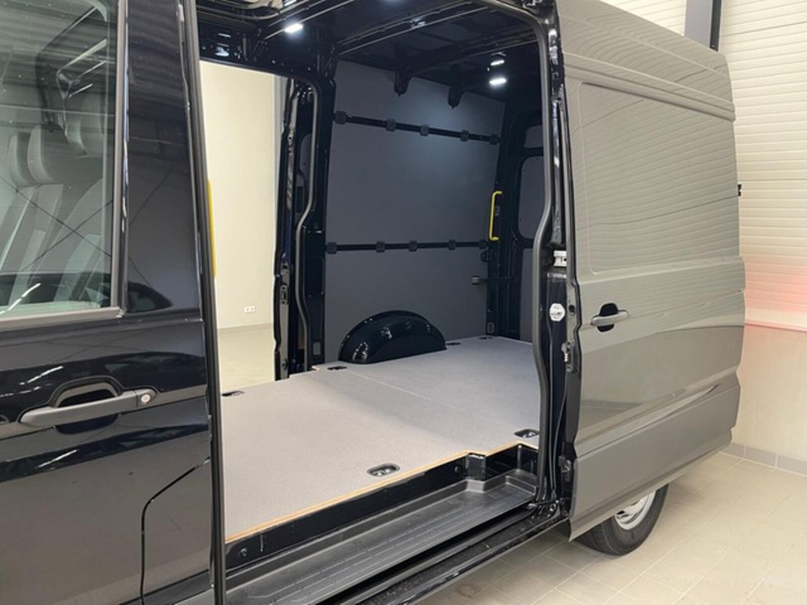 Volkswagen Crafter Kasten mittlerer Radstand – Bild 10