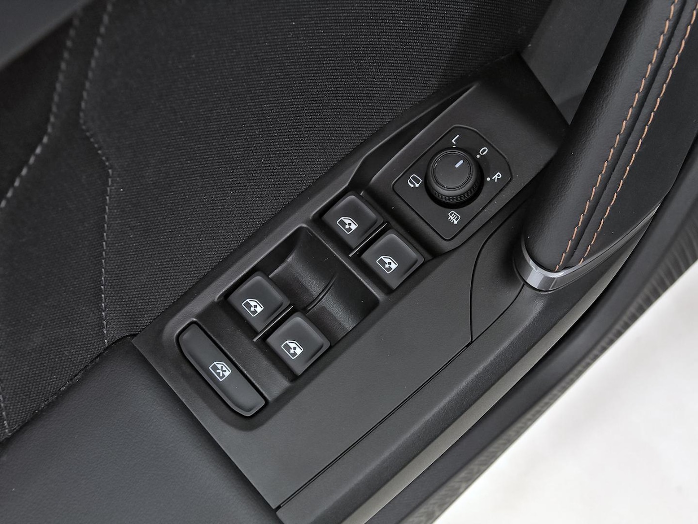 CUPRA Leon León 1.5 eTSI DSG 110 kW (150 CV) — photo 11