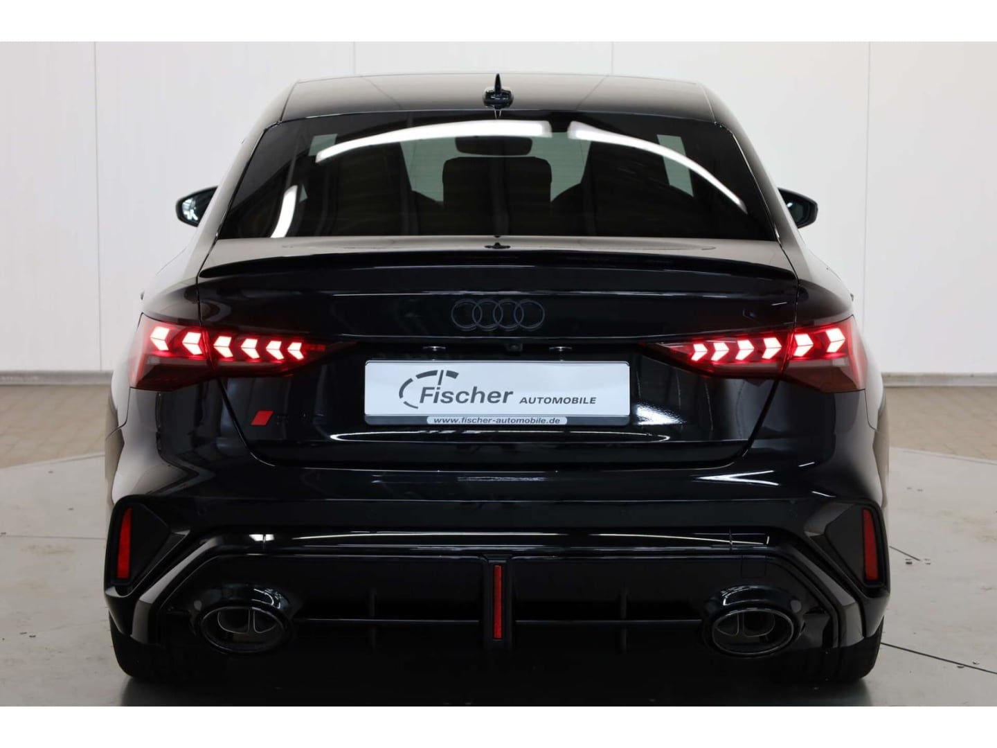 Bild über Audi RS 3 Limousine TFSI quattro 294 kW S tronic - für weitere Informationen kontaktieren Sie den Audi Partner