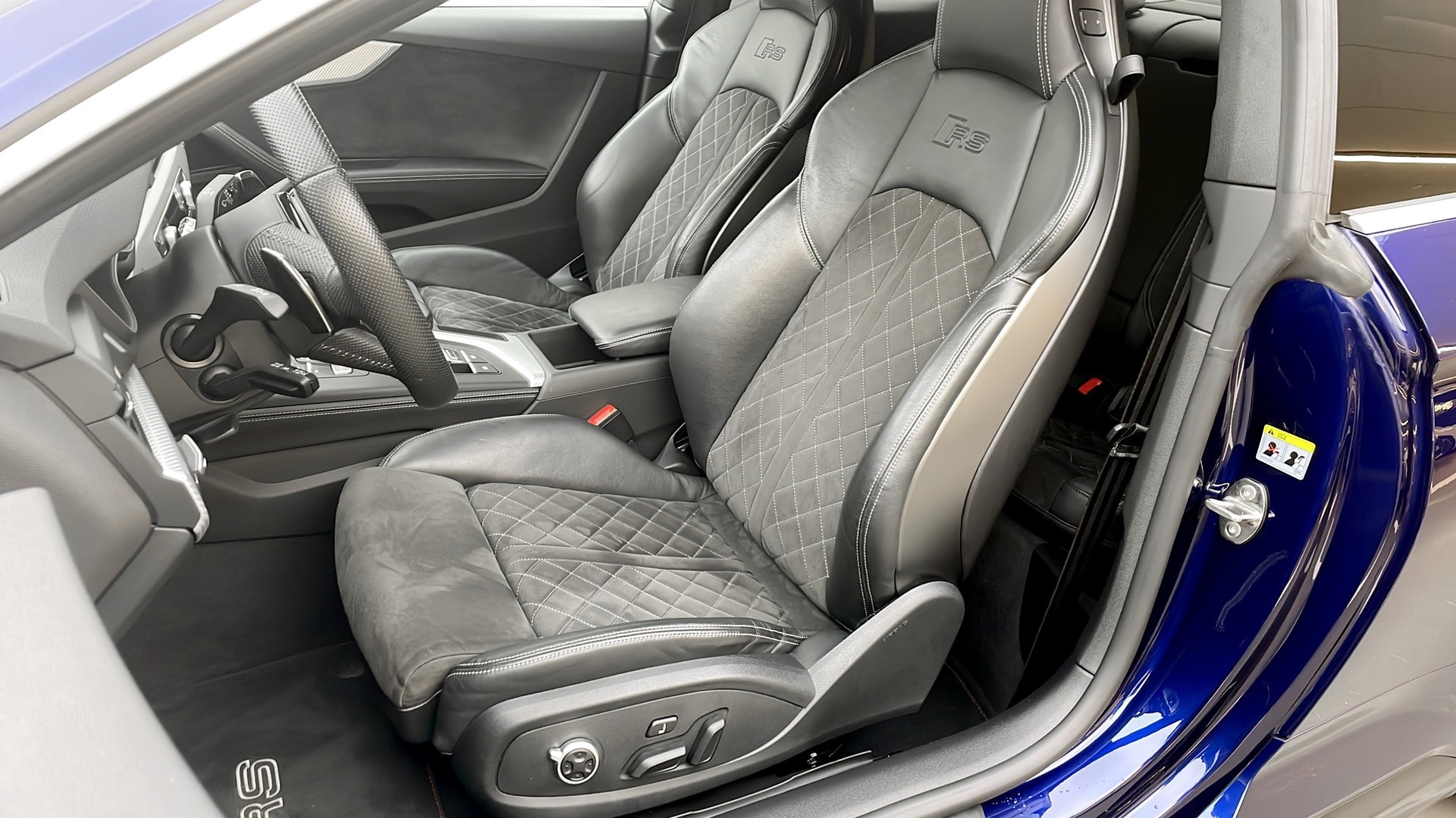 Bild som visar Audi RS 5 Coupé RS 5 Coupé 2.9 TFSI quattro 450 hk tiptronic - för mer information kontakta din Audi Partner