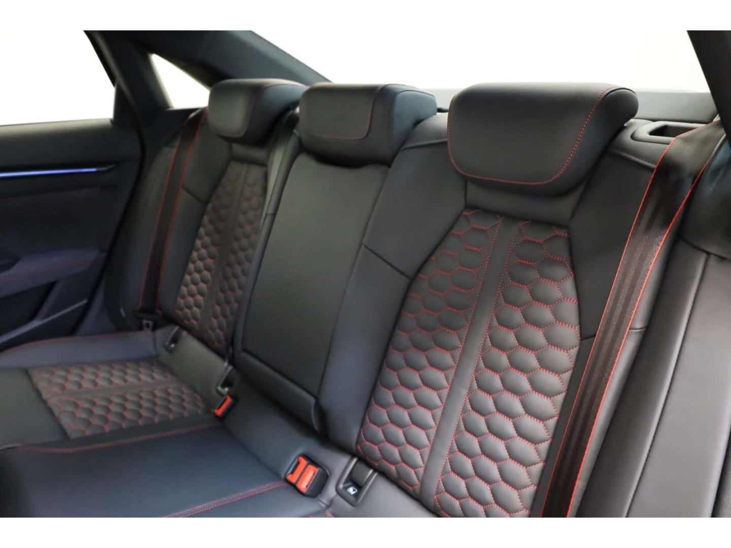 Bild über Audi RS 3 Limousine TFSI quattro 294 kW S tronic - für weitere Informationen kontaktieren Sie den Audi Partner