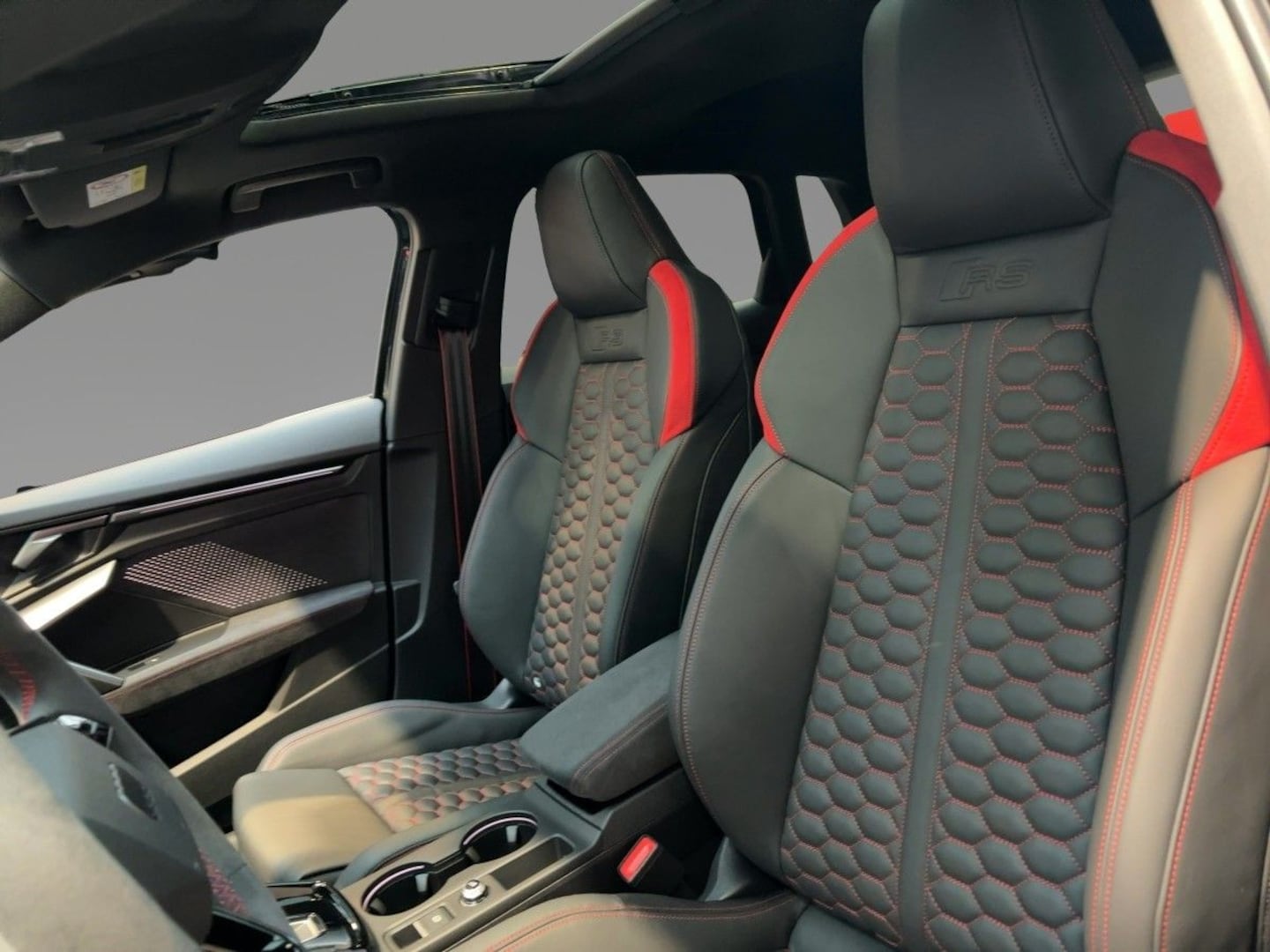 Bild über Audi RS 3 Sportback TFSI quattro 294 kW S tronic - für weitere Informationen kontaktieren Sie den Audi Partner