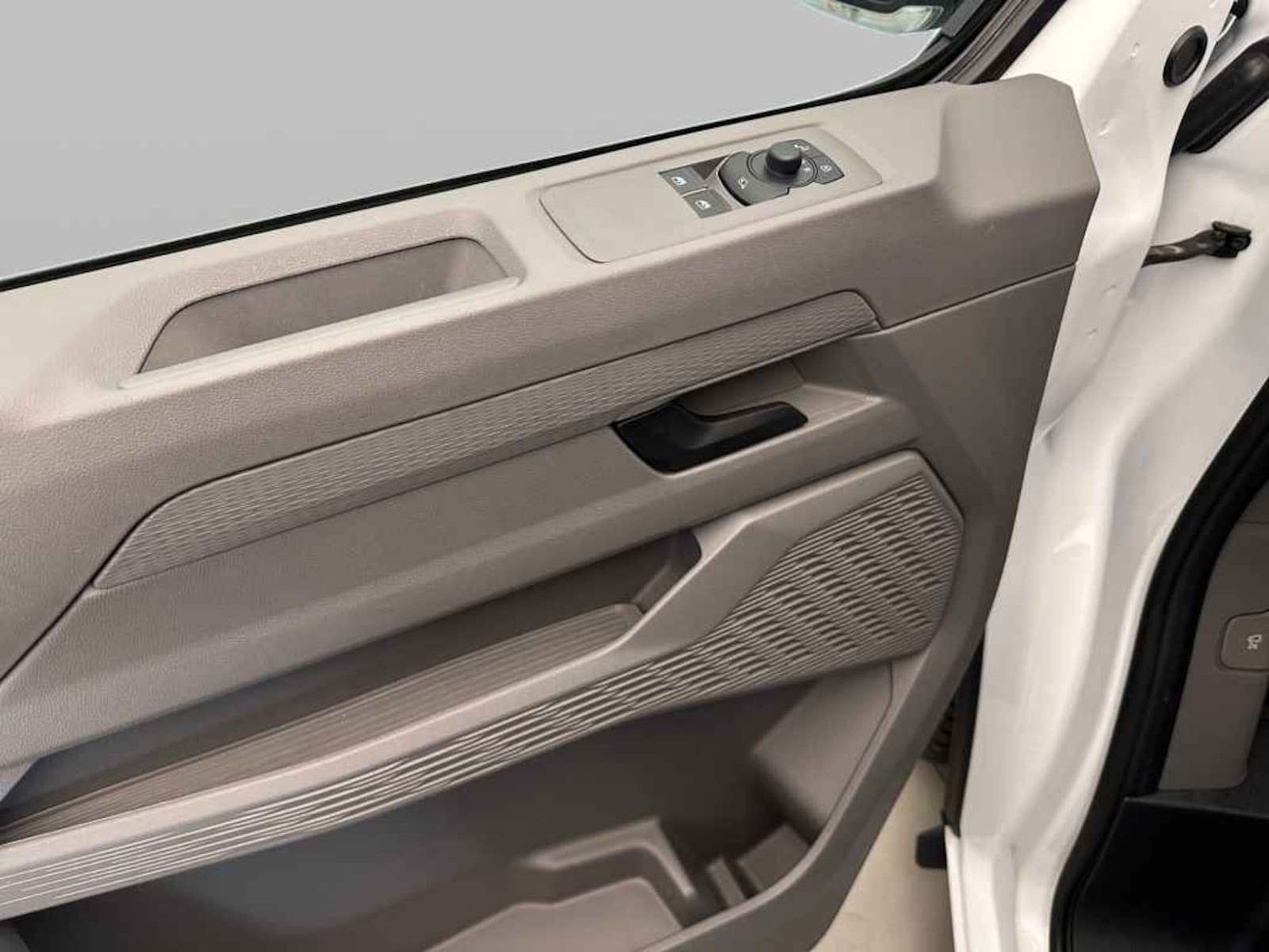 Volkswagen Transporter Kombi langer Radstand – Bild 9