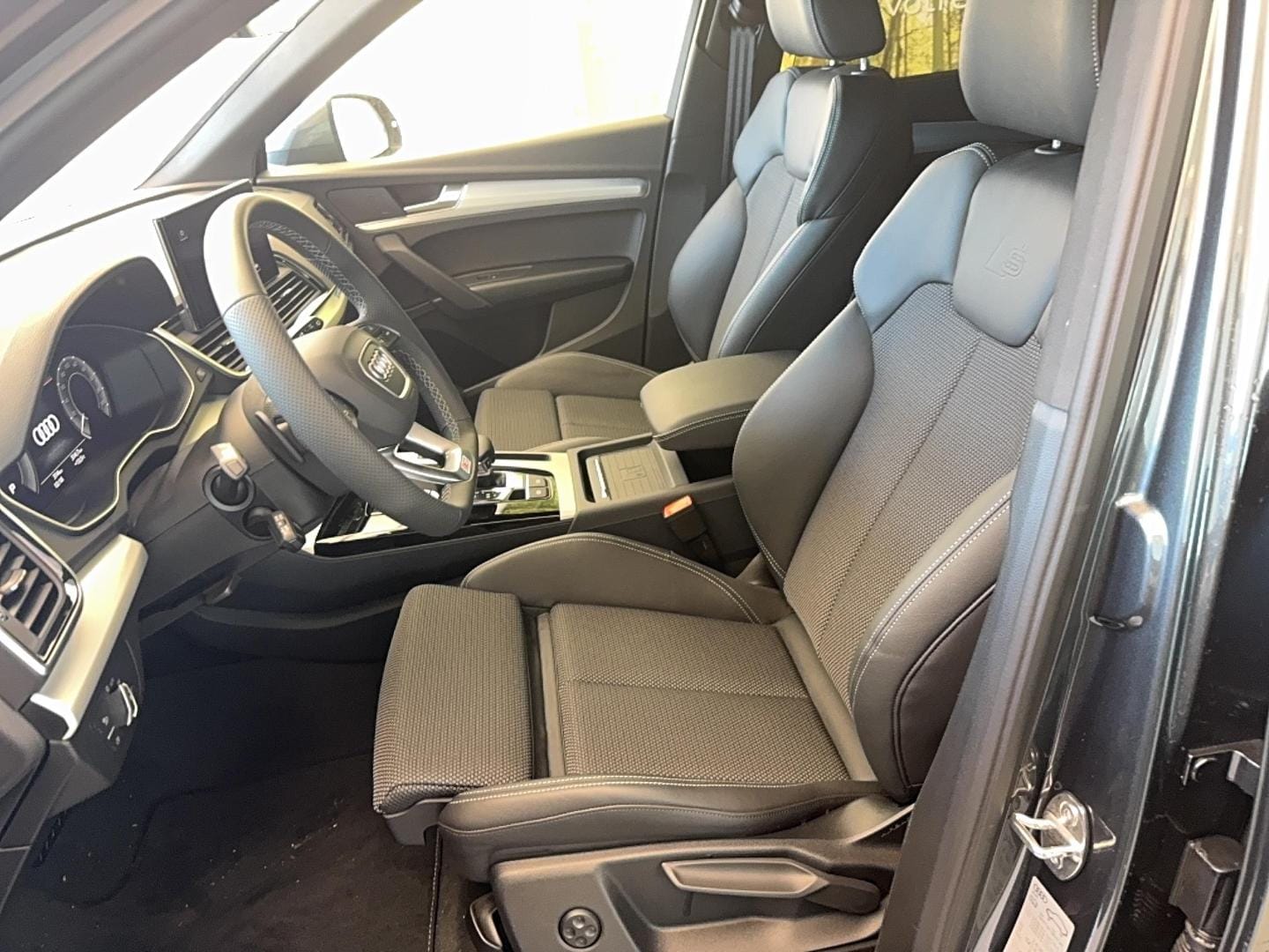 Image about Audi Q5 Sportback TFSI e S line 55 TFSI e Hybride rechargeable quattro270(367)kW(ch)S tronic