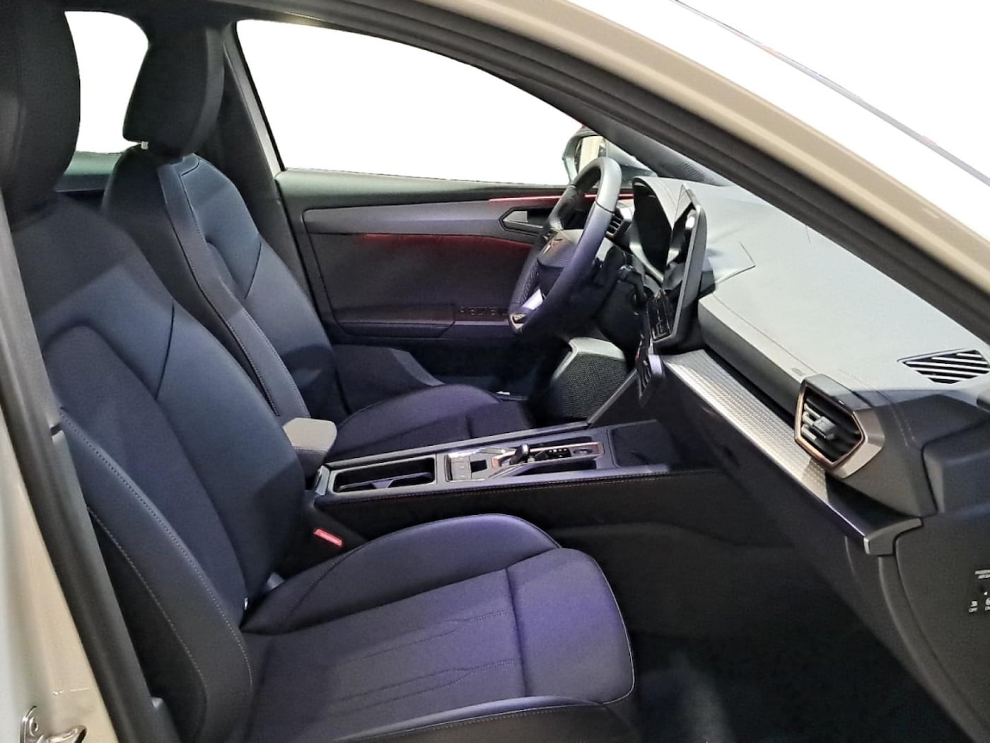 CUPRA Leon León 1.5 eTSI DSG 110 kW (150 CV) — photo 5