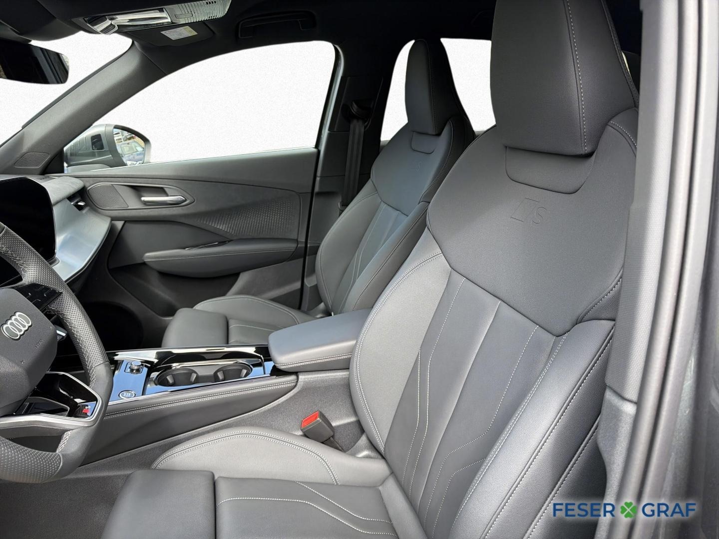 Bild über Audi Q3 SUV TFSI quattro 195 kW S tronic - für weitere Informationen kontaktieren Sie den Audi Partner