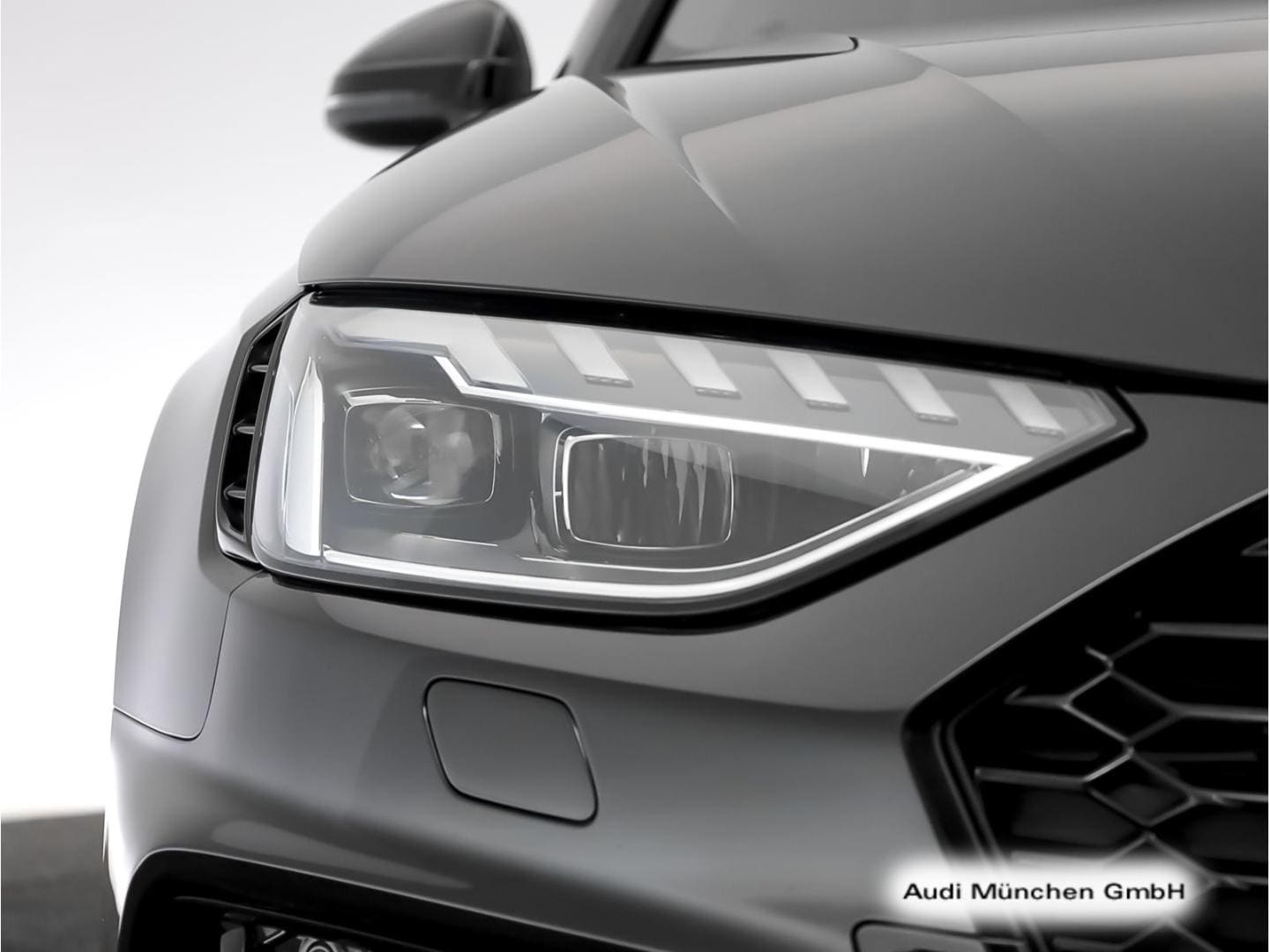 Bild über Audi RS 4 Avant TFSI quattro tiptronic - für weitere Informationen kontaktieren Sie den Audi Partner