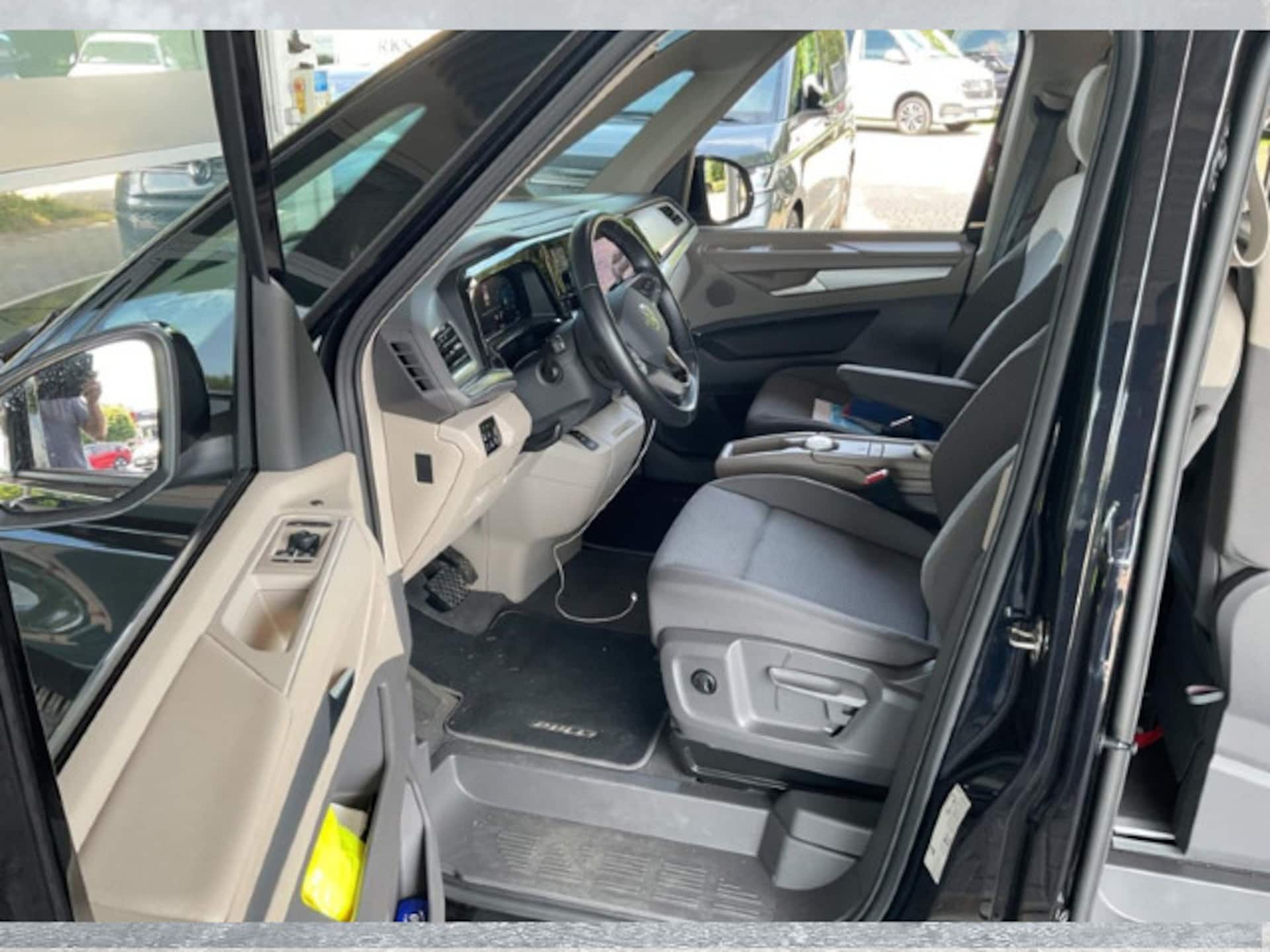 Volkswagen Multivan Langversion Basis-Modell