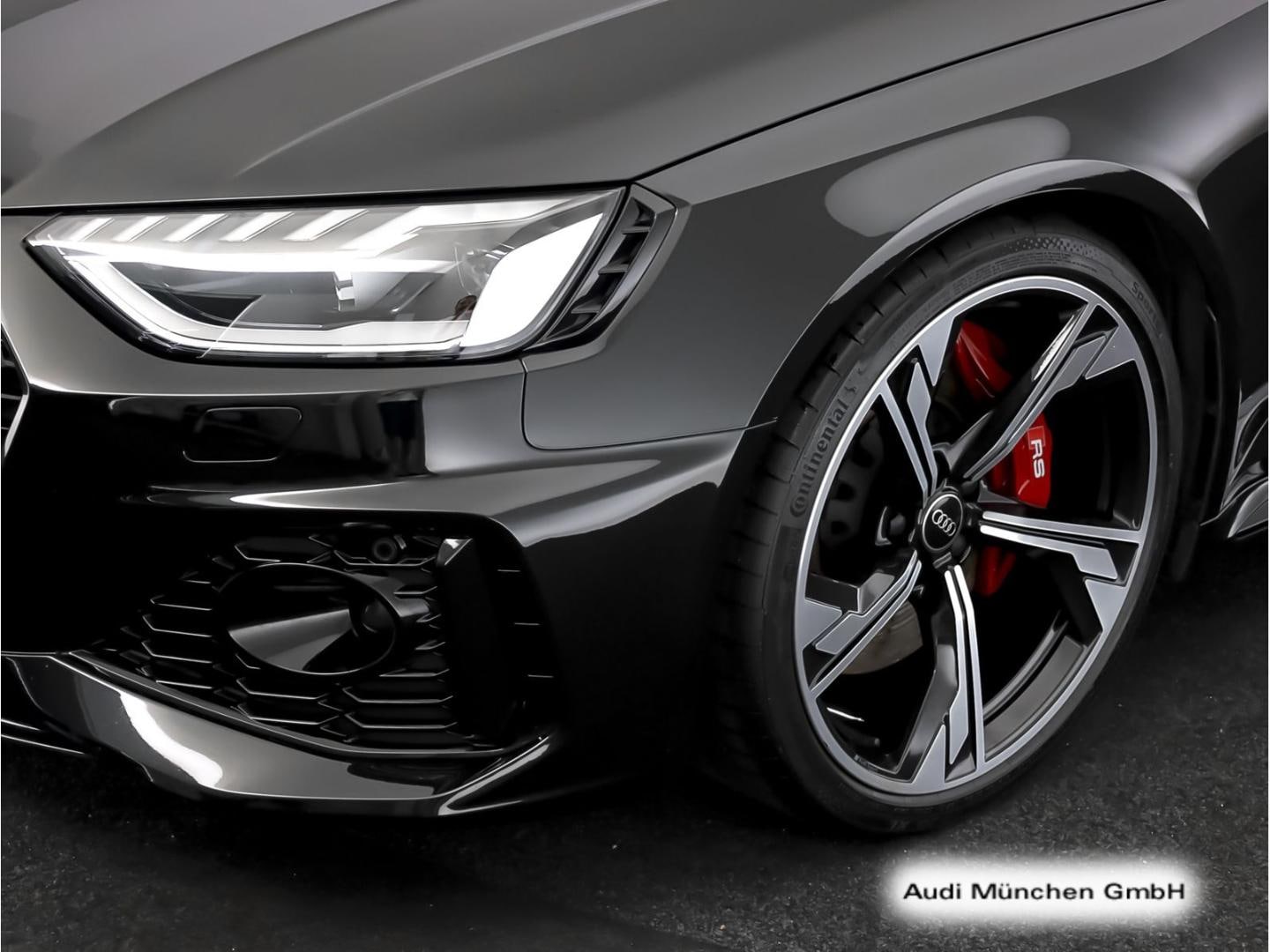 Bild über Audi RS 4 Avant TFSI quattro tiptronic - für weitere Informationen kontaktieren Sie den Audi Partner