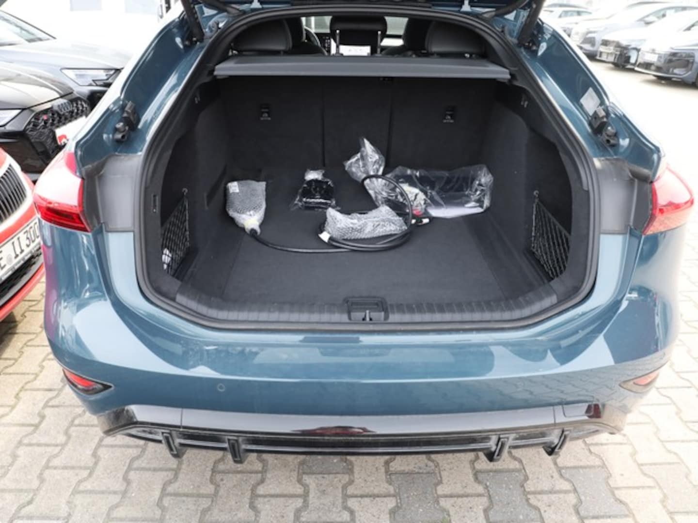 Bild über Audi S6 Sportback e-tron edition one blue e-tron - für weitere Informationen kontaktieren Sie den Audi Partner