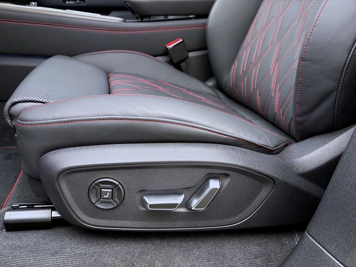 Bild über Audi Q7 SUV TDI quattro 220 kW tiptronic - für weitere Informationen kontaktieren Sie den Audi Partner