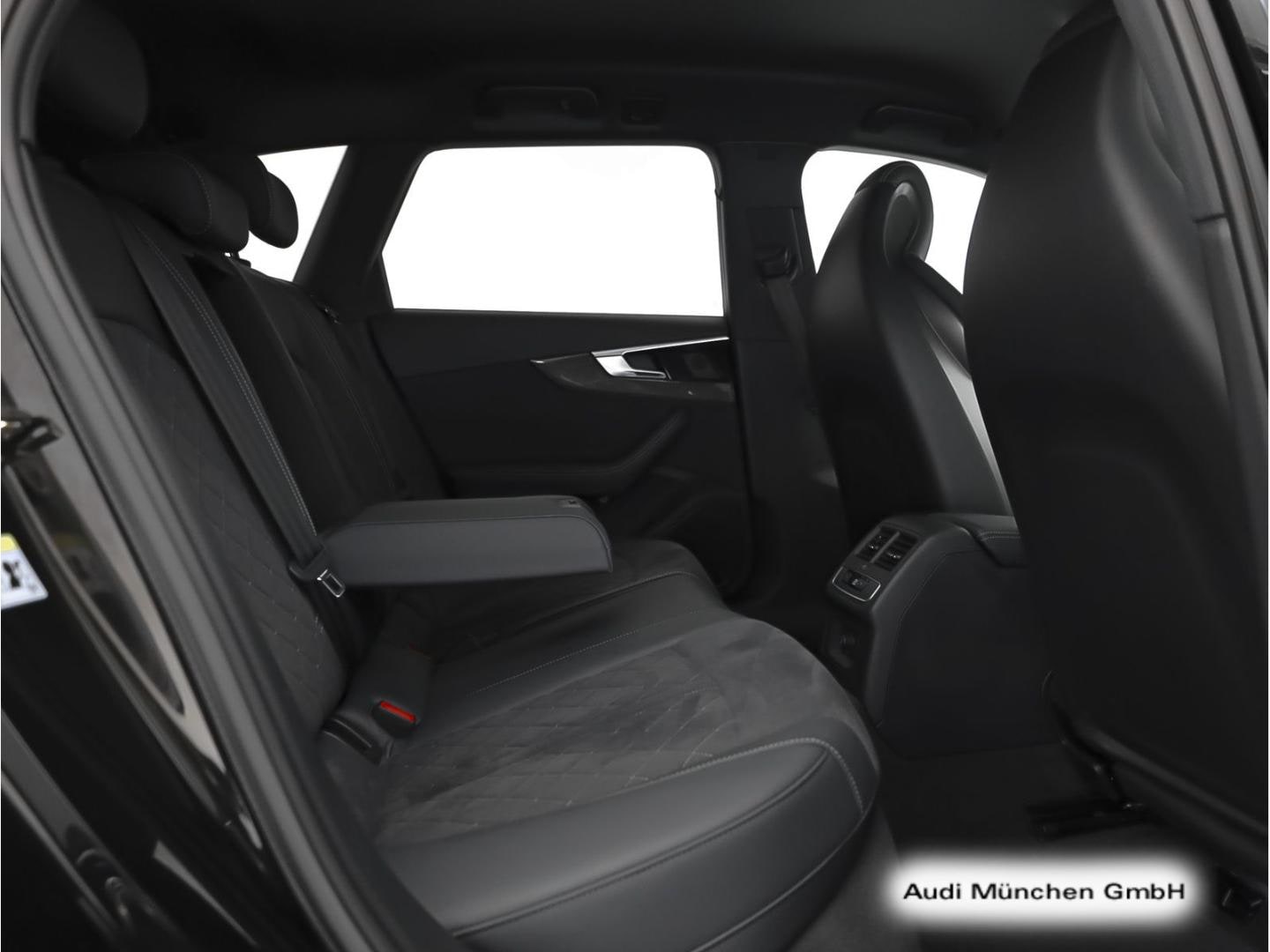 Bild über Audi RS 4 Avant TFSI quattro tiptronic - für weitere Informationen kontaktieren Sie den Audi Partner