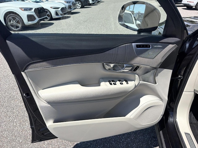 2025 Volvo XC90 Plug-In Hybrid