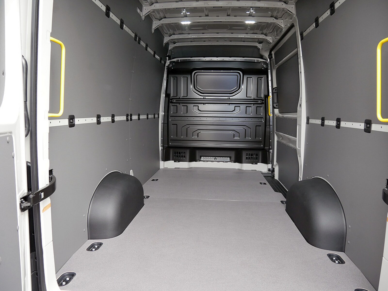 Volkswagen Crafter Kasten mittlerer Radstand – Bild 13