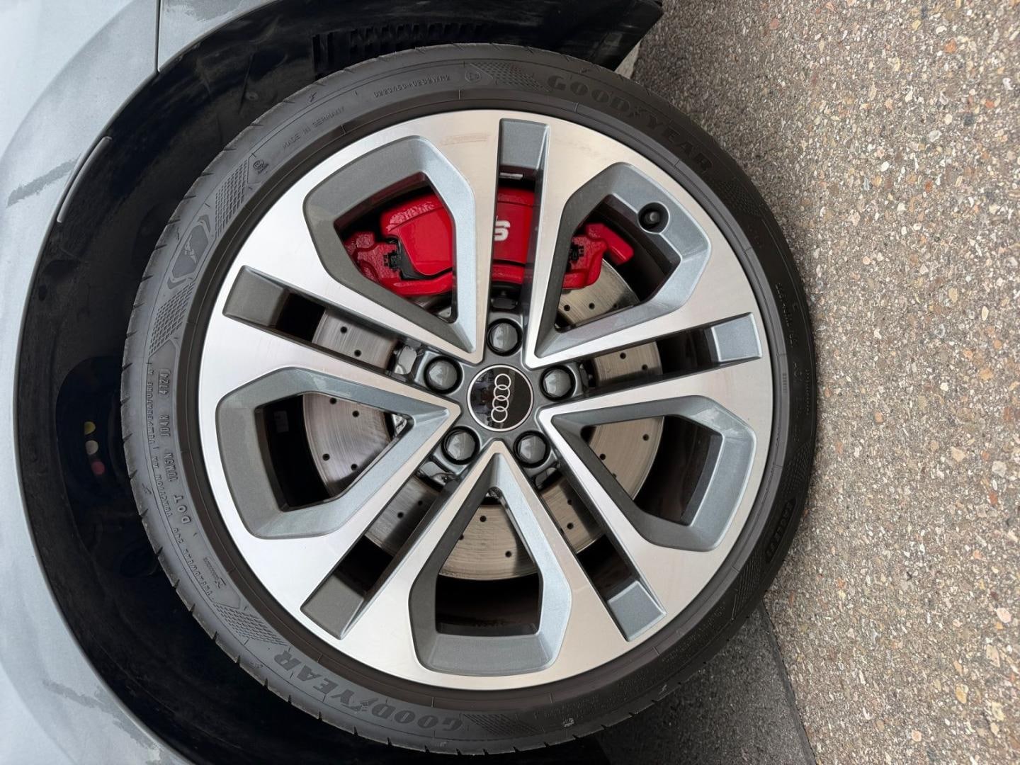Bild über Audi S3 Sportback TFSI quattro S tronic - für weitere Informationen kontaktieren Sie den Audi Partner