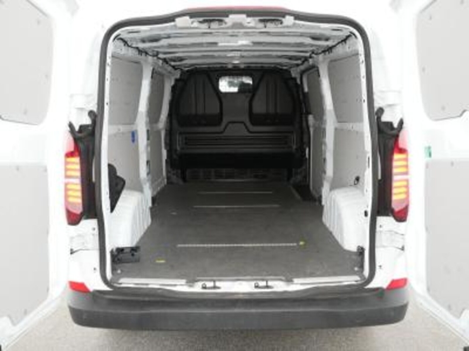 Volkswagen Transporter Kasten langer Radstand – Bild 6