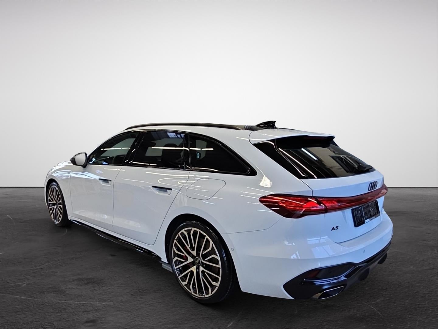 Bild über Audi A5 Avant e-hybrid e-hybrid quattro 270 kW S tronic - für weitere Informationen kontaktieren Sie den Audi Partner