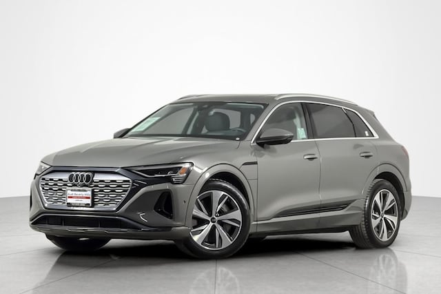 Photo of 2024 Audi Q8 e-tron 