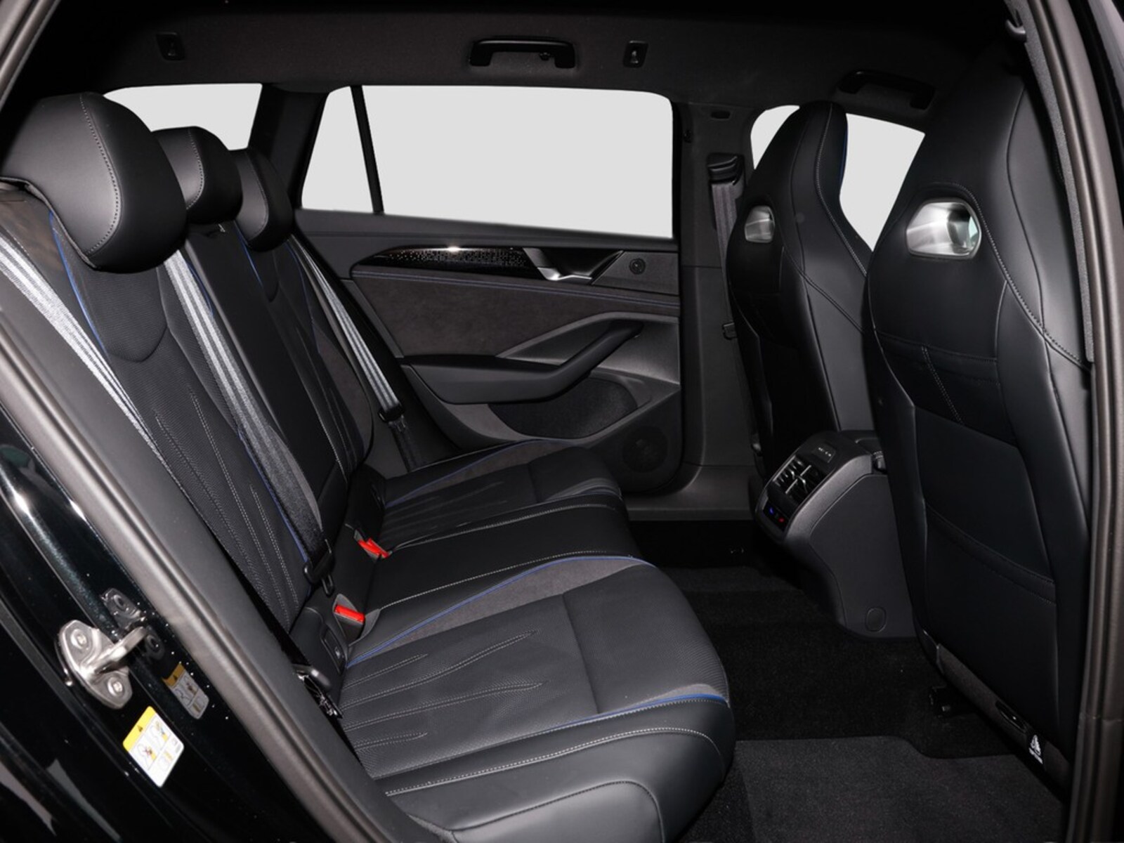 Volkswagen Passat – Bild 9