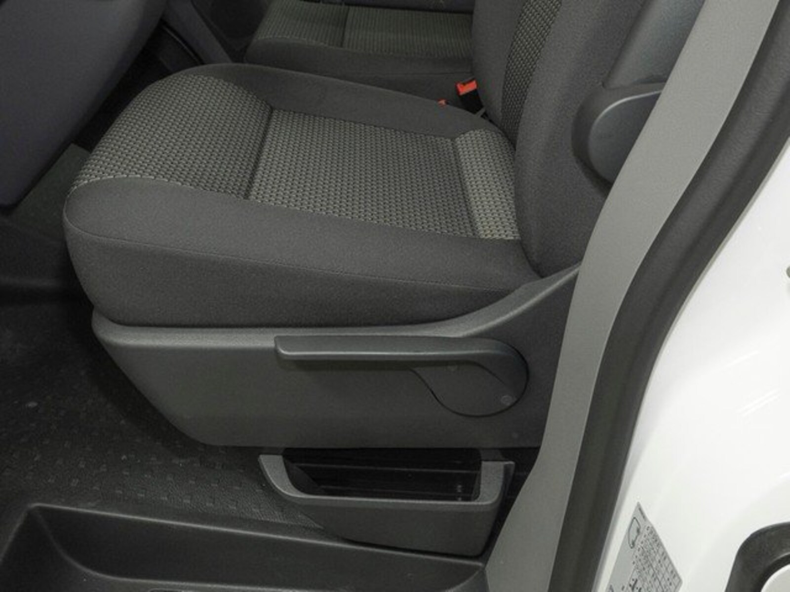 Volkswagen T6.1 Transporter Kasten langer Radstand – Bild 14