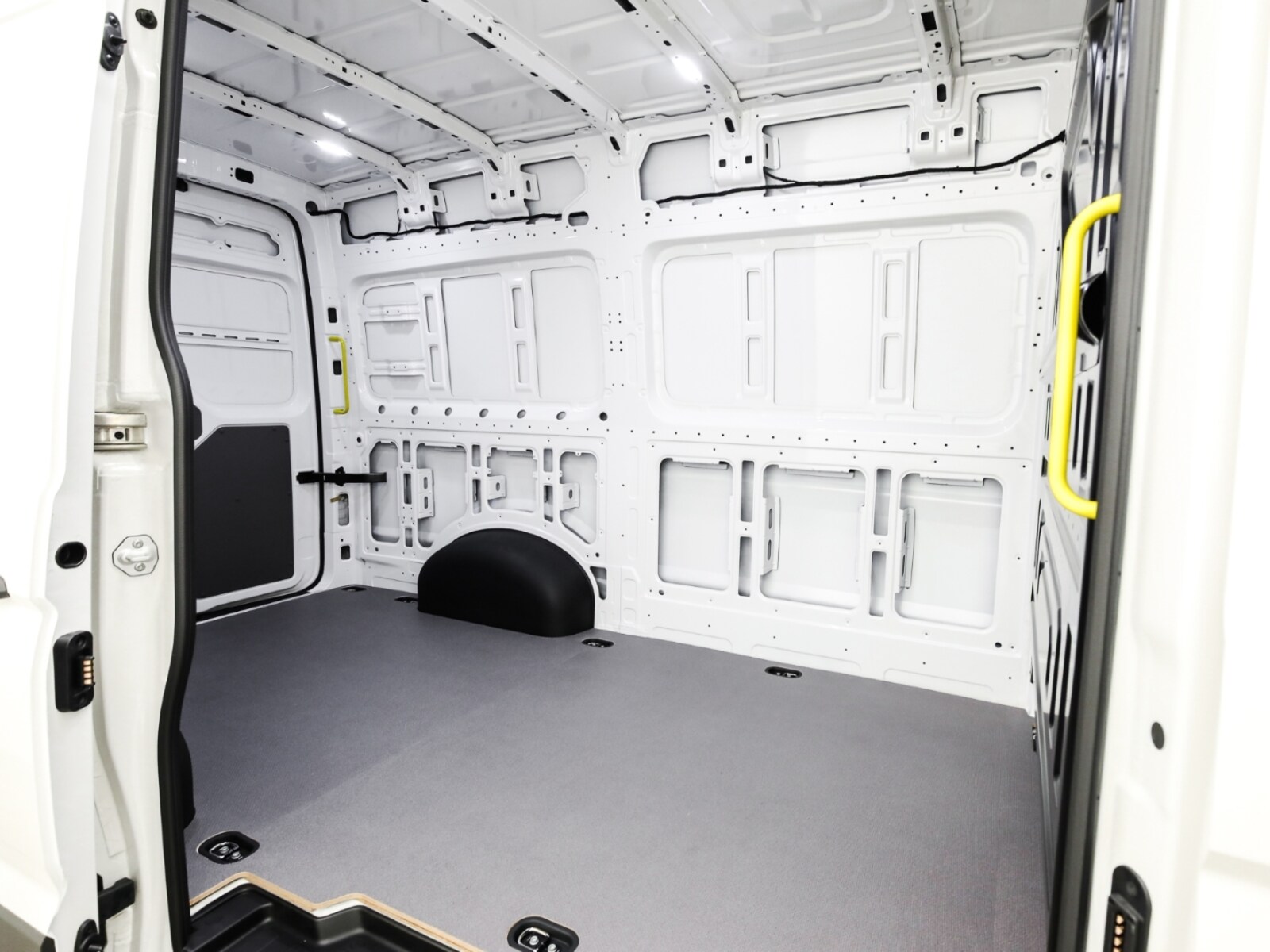 Volkswagen Crafter Kasten mittlerer Radstand – Bild 12