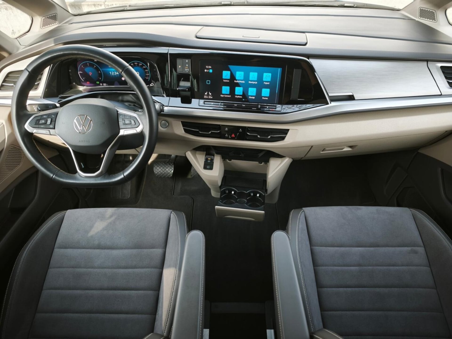 Volkswagen Multivan długi rozstaw osi Life