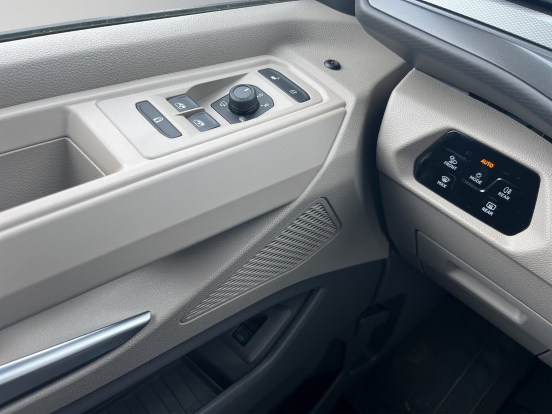 Volkswagen Multivan Langversion Basis-Modell