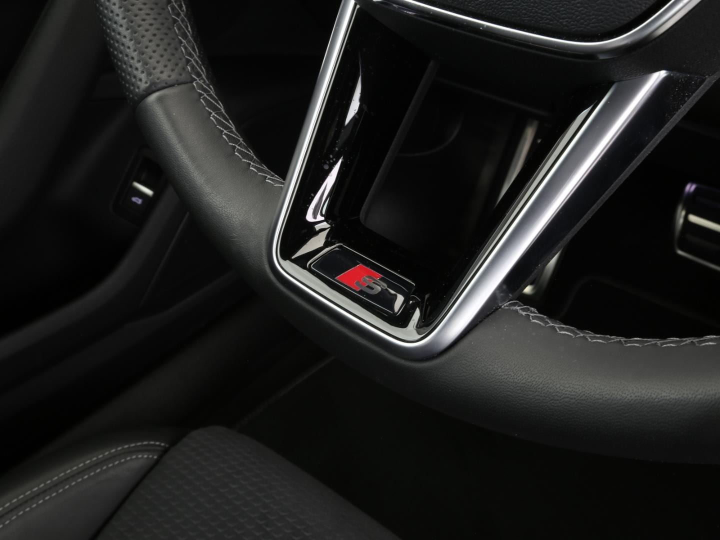 Bild über Audi S6 Avant TDI quattro tiptronic - für weitere Informationen kontaktieren Sie den Audi Partner