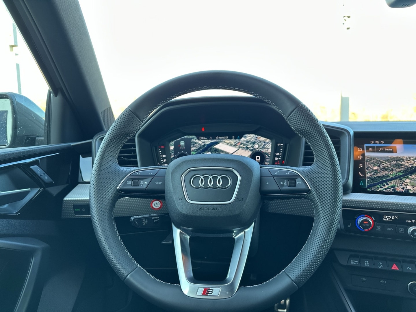 Bild über Audi A1 Sportback S line 40 TFSI S tronic - für weitere Informationen kontaktieren Sie den Audi Partner