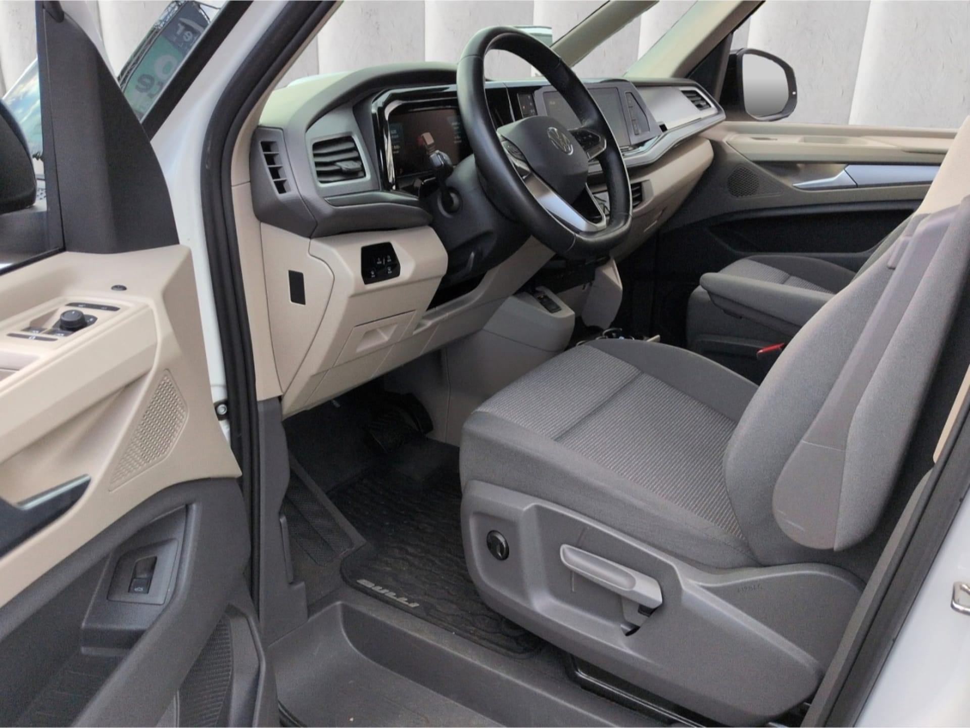 Volkswagen Multivan Langversion Basis-Modell