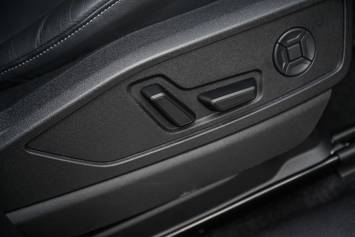 Image about Audi Q5 SUV TDI quattro 150 kW