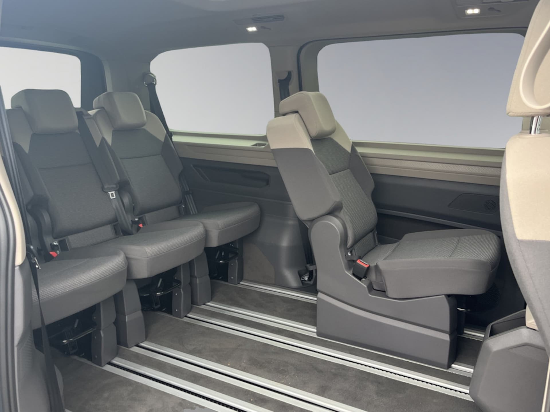Volkswagen Multivan Langversion Basis-Modell