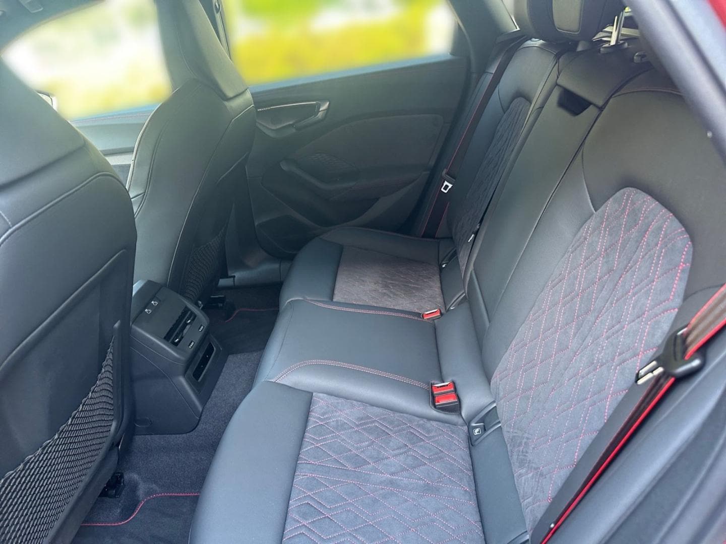 Bild über Audi A5 Avant TDI quattro 150 kW S tronic - für weitere Informationen kontaktieren Sie den Audi Partner