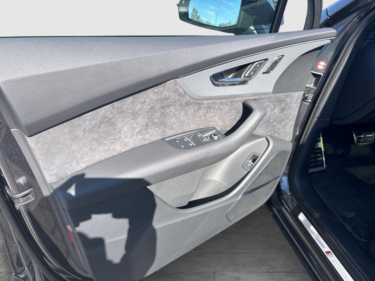 Bild über Audi SQ7 SUV TFSI quattro tiptronic - für weitere Informationen kontaktieren Sie den Audi Partner