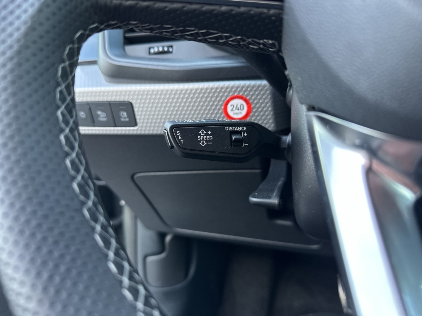 Bild über Audi A1 Sportback S line 40 TFSI S tronic - für weitere Informationen kontaktieren Sie den Audi Partner