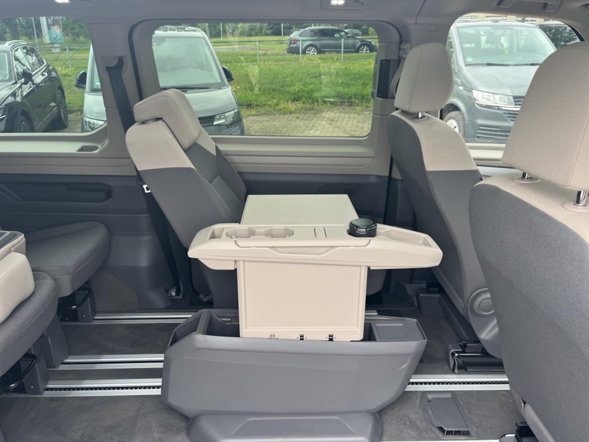 Volkswagen Multivan Langversion Basis-Modell