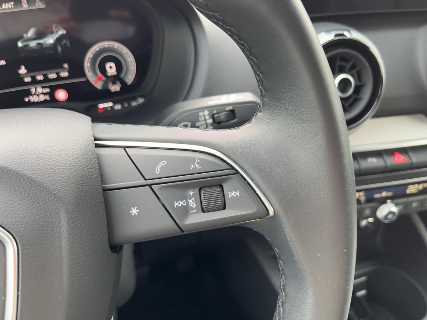 Bild über Audi Q2 advanced 35 TFSI 110(150) kW(PS) S tronic - für weitere Informationen kontaktieren Sie den Audi Partner