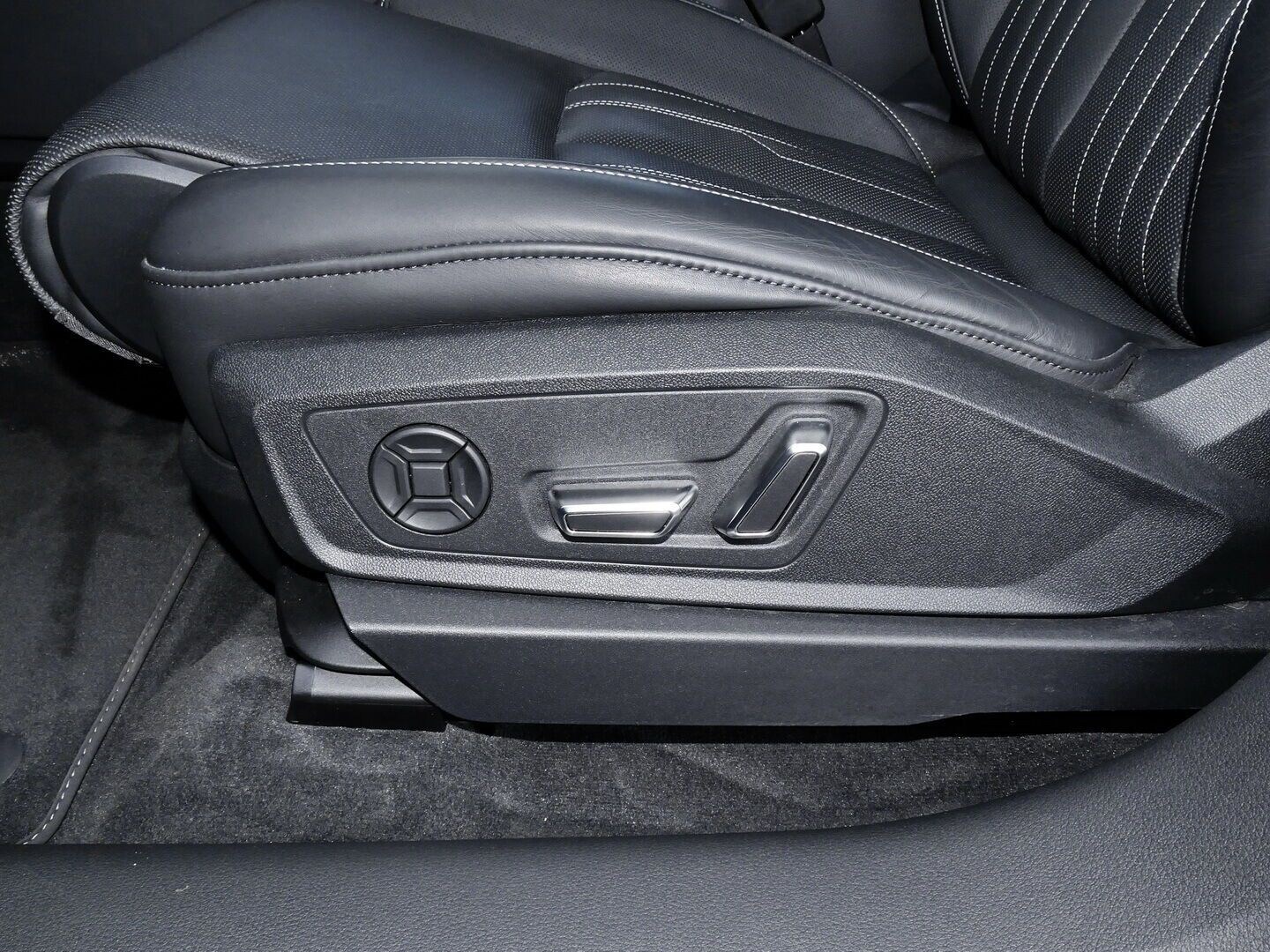 Image about Audi e-tron S Sportback S e-tron quattro
