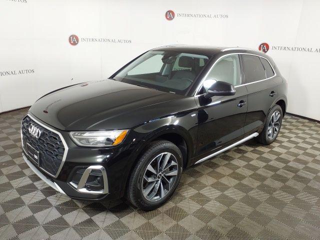 2022 Audi Q5 45 Premium Plus's photo