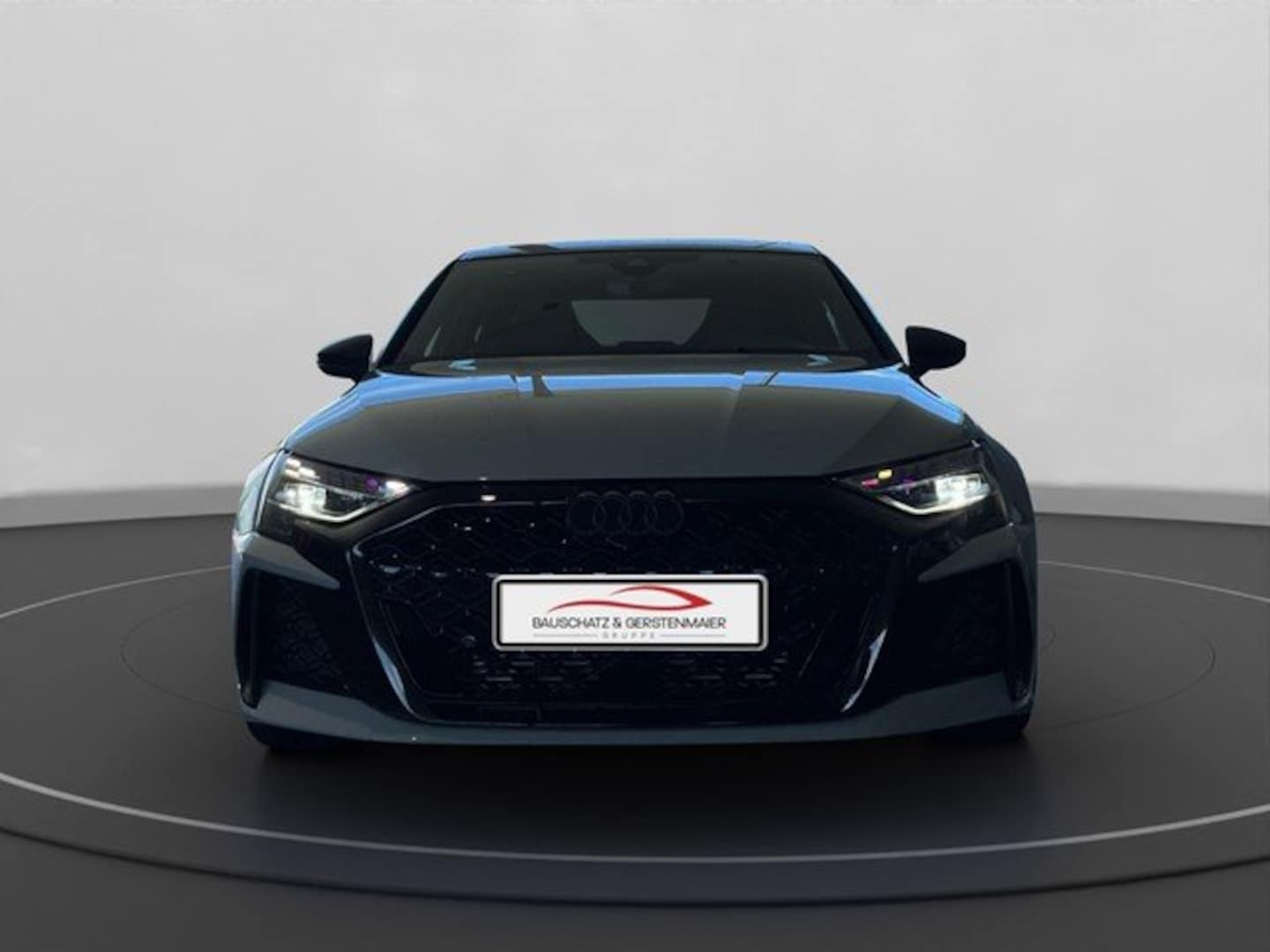 Bild über Audi RS 3 Limousine TFSI quattro S tronic - für weitere Informationen kontaktieren Sie den Audi Partner