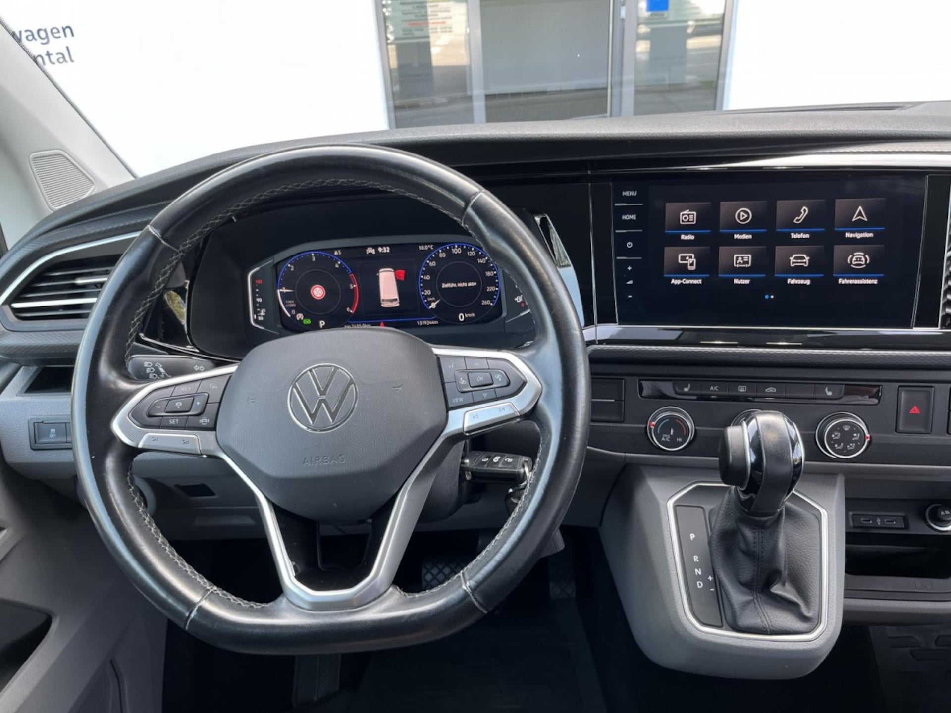 Volkswagen T6.1 Transporter Kasten langer Radstand
